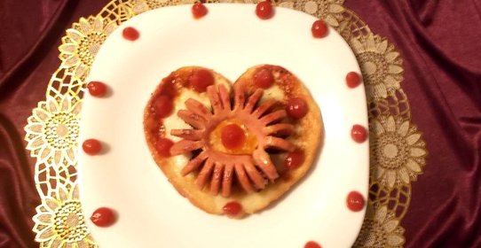 Яичные гренки с сосиской