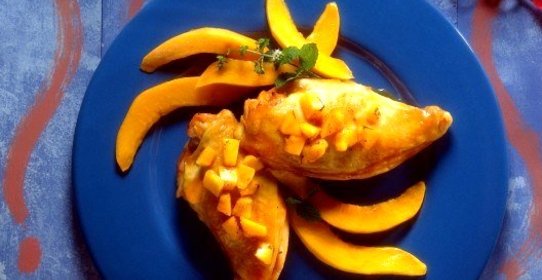 Тартинки из свежего кукурузного хлеба, горчицы, ветчины и чатни