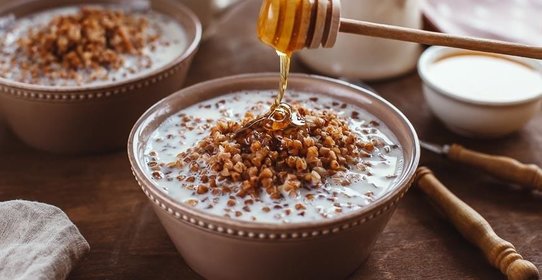 Гречневая каша с пряным постным молоком