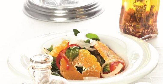 Мандарины с маринованным луком