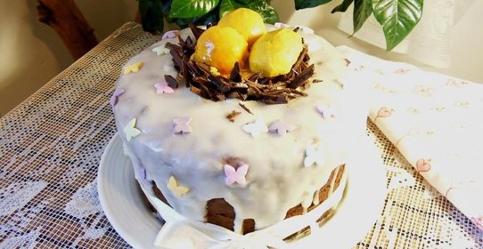 Кулич с гнездышком