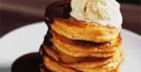 Блины с арахисом и сливочным мороженым