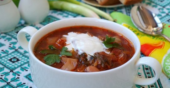 Постный борщ с фасолью и толстолобиком в томате