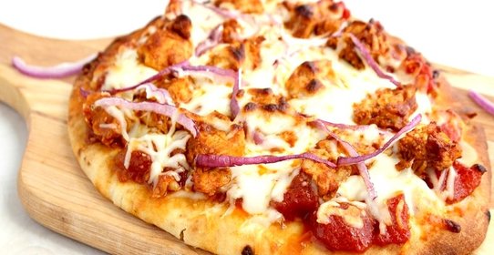 Пицца с курицей и сыром