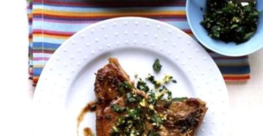 Свиные отбивные с лимоном и петрушкой