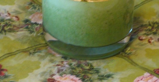 Зеленый коктейль на кумысе с шпинатом и огурцом «Сок жизни»