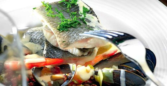 Морской окунь, сваренный в утином жире