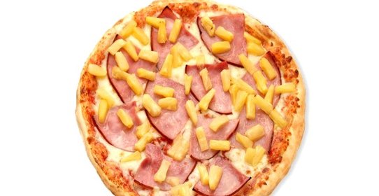 Пицца с ананасами и ветчиной