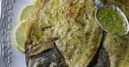 Обжаренные кусочки филе морского языка в томатном кисло-сладком соусе