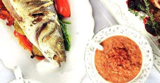 Сибас с мухурмой из грецких и таратором из кедровых орехов