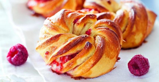 Булочки с малиновым джемом