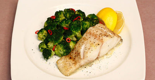 Черная треска в медовом-ванильном маринаде с острой брокколи