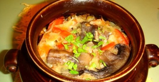 Овощи с грибами в горшочках