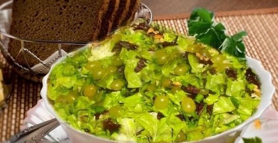 Салат капуста с виноградом