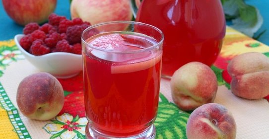 Компот из персиков, яблок и малины с мелиссой