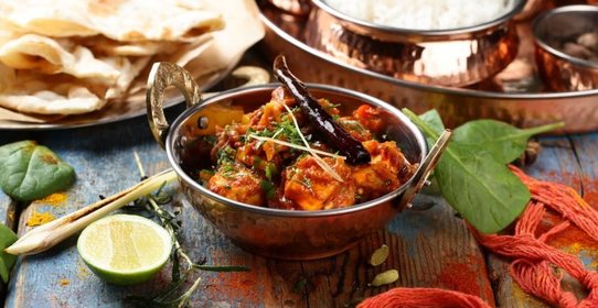 Мург карай, филе цыпленка с соусом карри и овощами