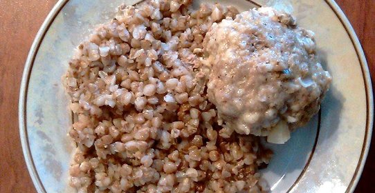 Гречка с котлетами