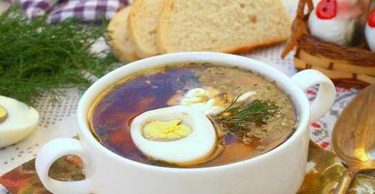 Зелёный борщ со свёклой и зелёным горошком