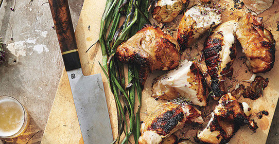 Курица-гриль с ченоком, розмарином и зеленым луком