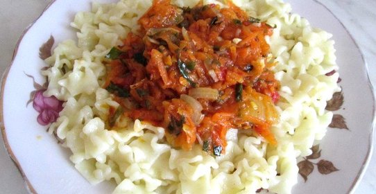Макароны с соусом