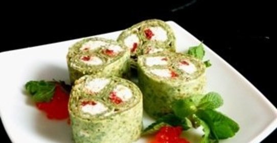 Закусочные шпинатные блинчики с фетой,творогом и вялеными помидорами