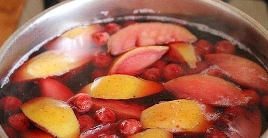 Компот из вишни и яблок на зиму