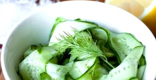 Малосольные огурцы на скорую руку