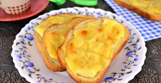Гренки с яблоком и сыром