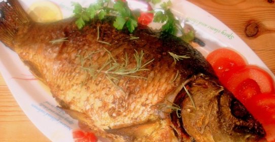 Рождественский фаршированный карп на лимонной подушке