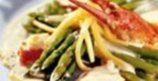 Спаржа с лобстером в сливочно-апельсиновом соусе