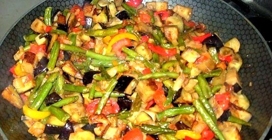 Тушеные овощи в соусе