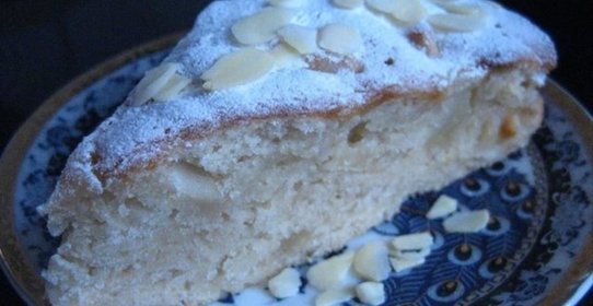 Медовый пирог с грушами и яблоками (без яиц)