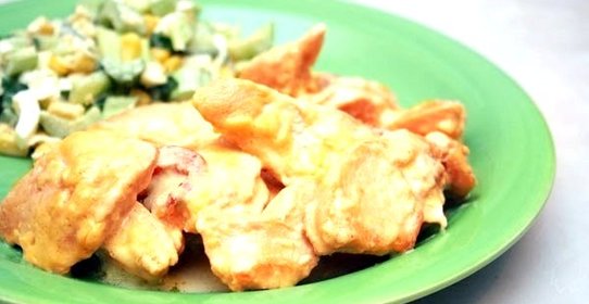 Куриное филе в сырном соусе