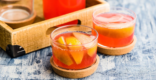 Компот из персиков и яблок