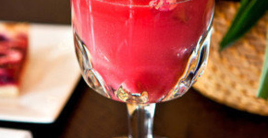 Пунш с лепестками роз