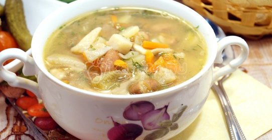 Постный суп с фасолью и грибами