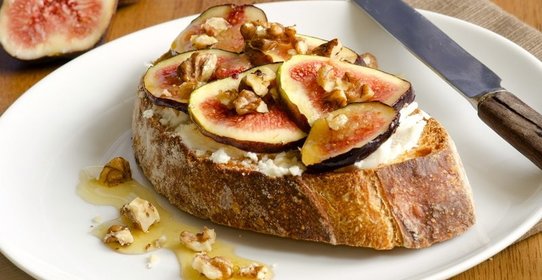 Быстрый перекус: французский тост с инжиром