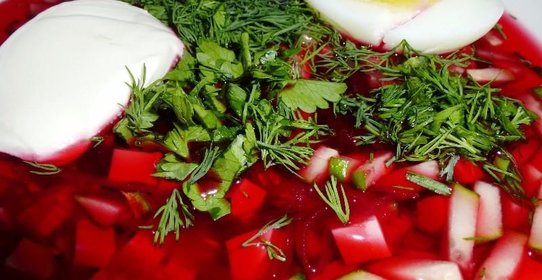 холодный борщ из свеклы с колбасой