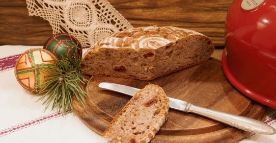 Домашний хлеб с вяленой вишней и грецкими орехами