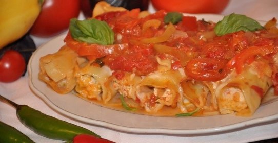 Каннелони с острым томатным соусом
