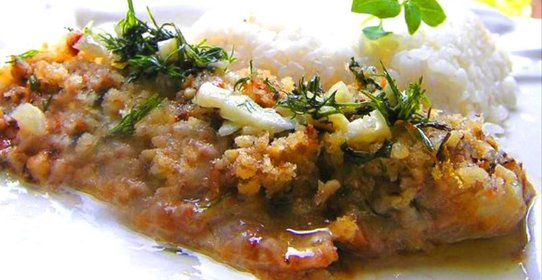 Лимонная рыба под орехово-хлебным штрейзелем