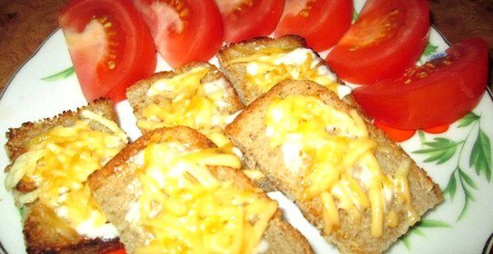 Гренки с чесноком и сыром