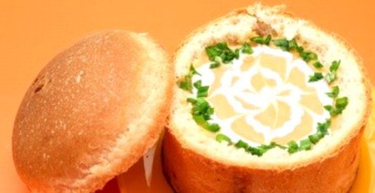 Гороховый суп в хлебе