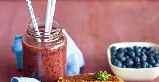 Смузи из граната с черникой