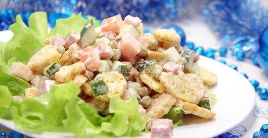 Салат с сухариками «Праздничный»