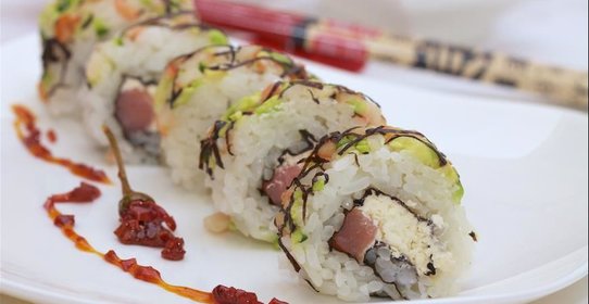 Ролл с семгой и перечным вареньем