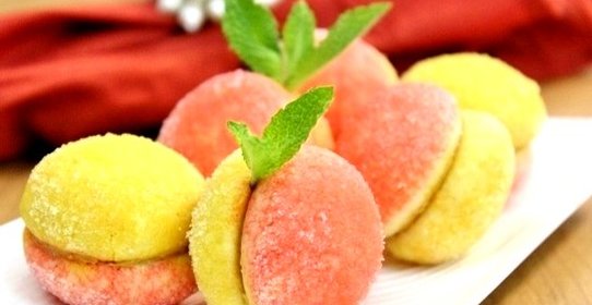 Пирожные Персики