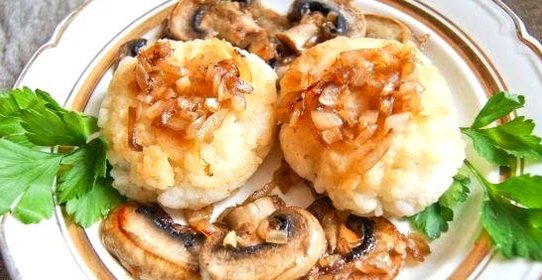 Рисовые котлеты с грибным гарниром
