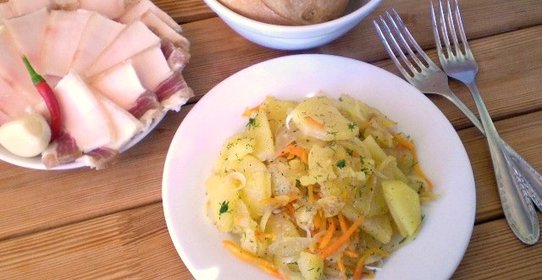 Жареная картошка с морковкой