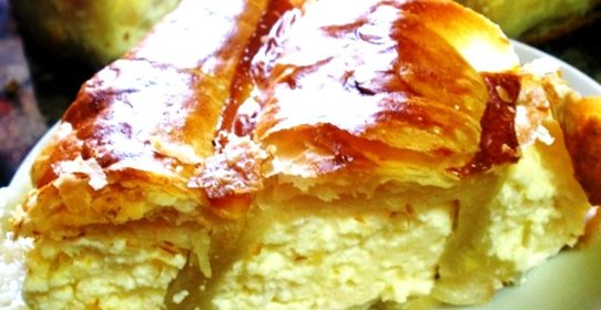 Творожный пирог из слоеного теста